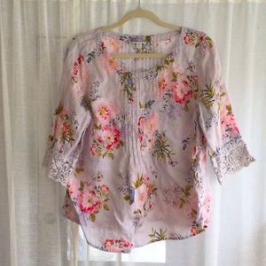 Linen j jill blouse with crocheted sleeve detailing